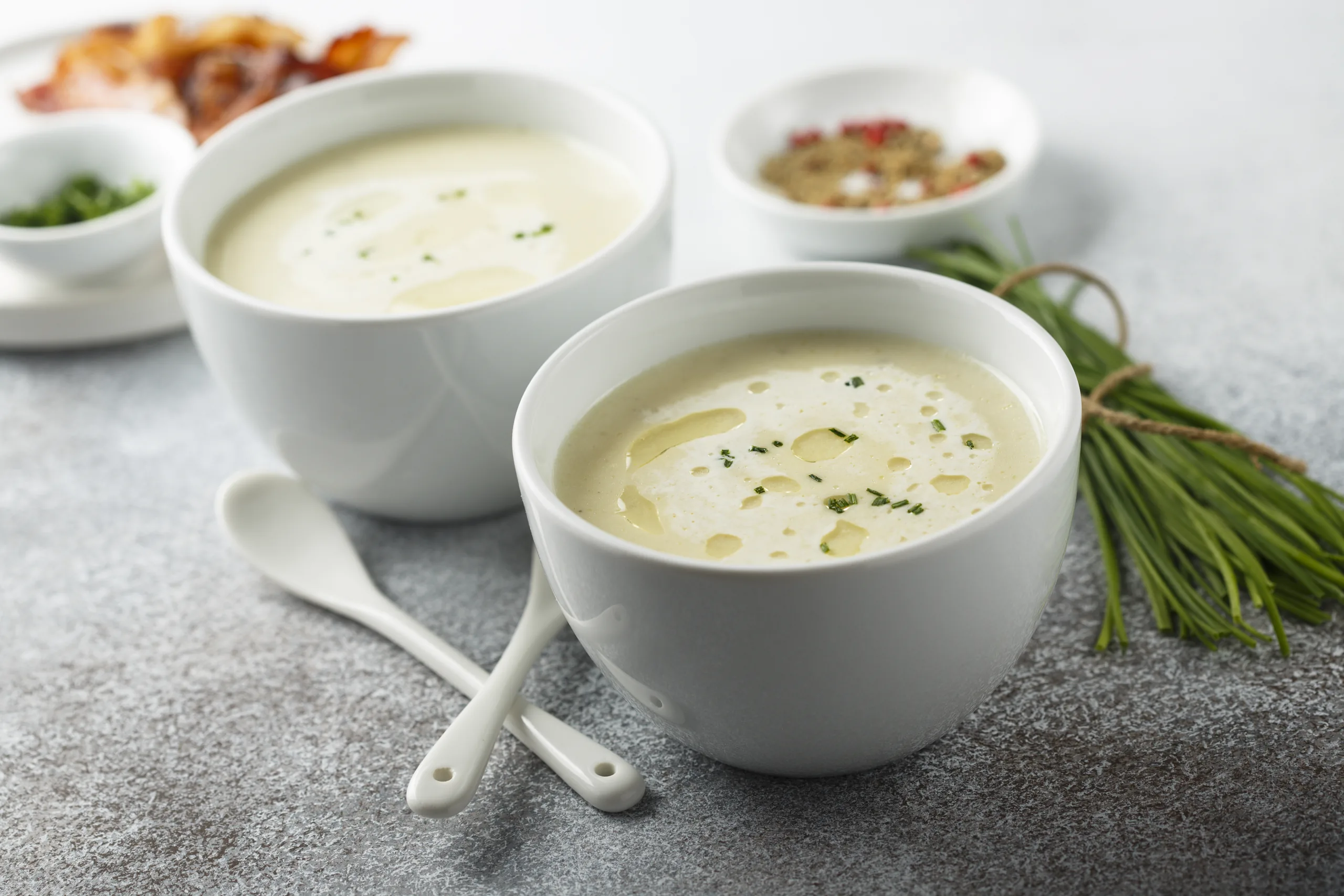 Spargelcremesuppe mit Schnittlauch