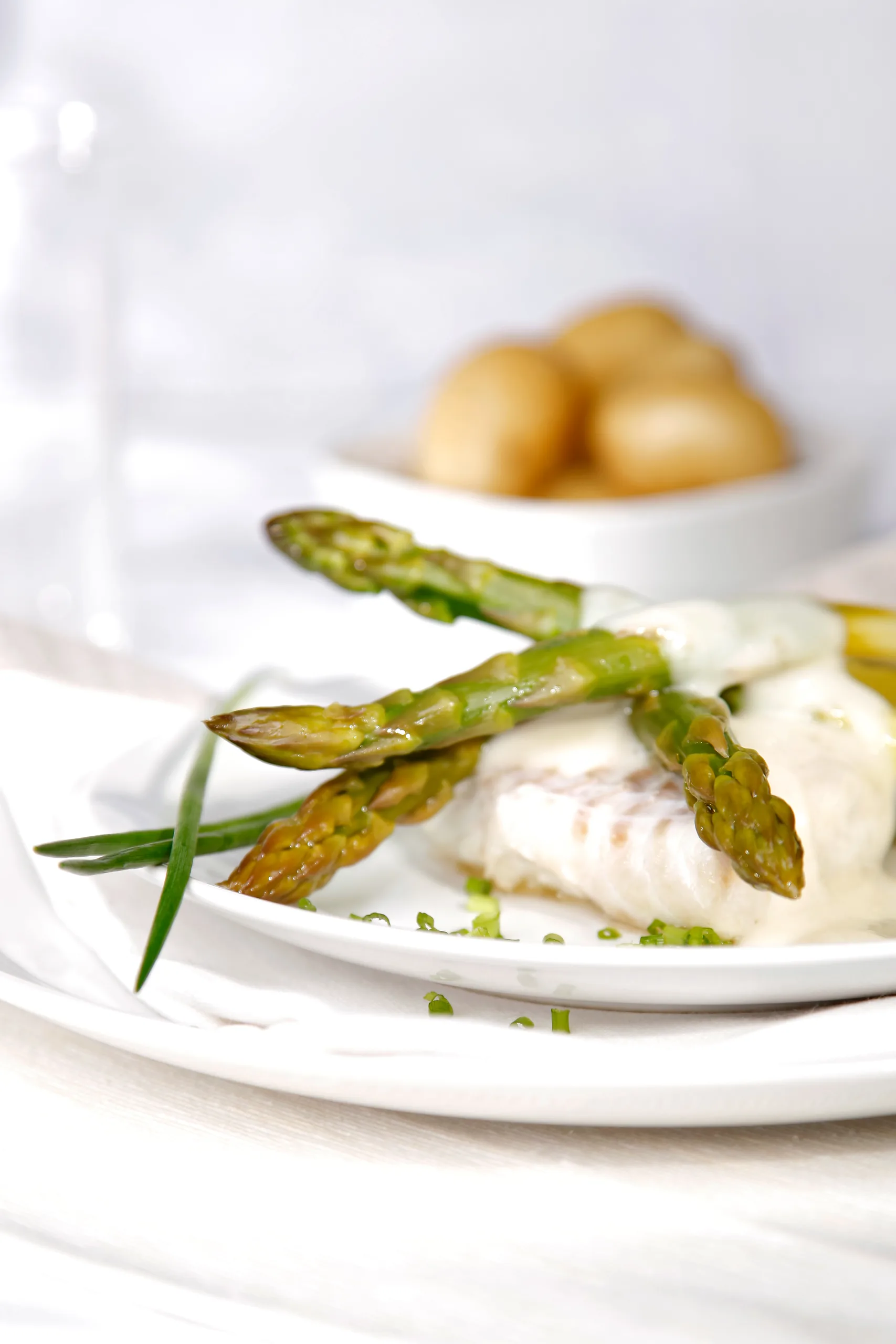Spargel mit weißer Sauce