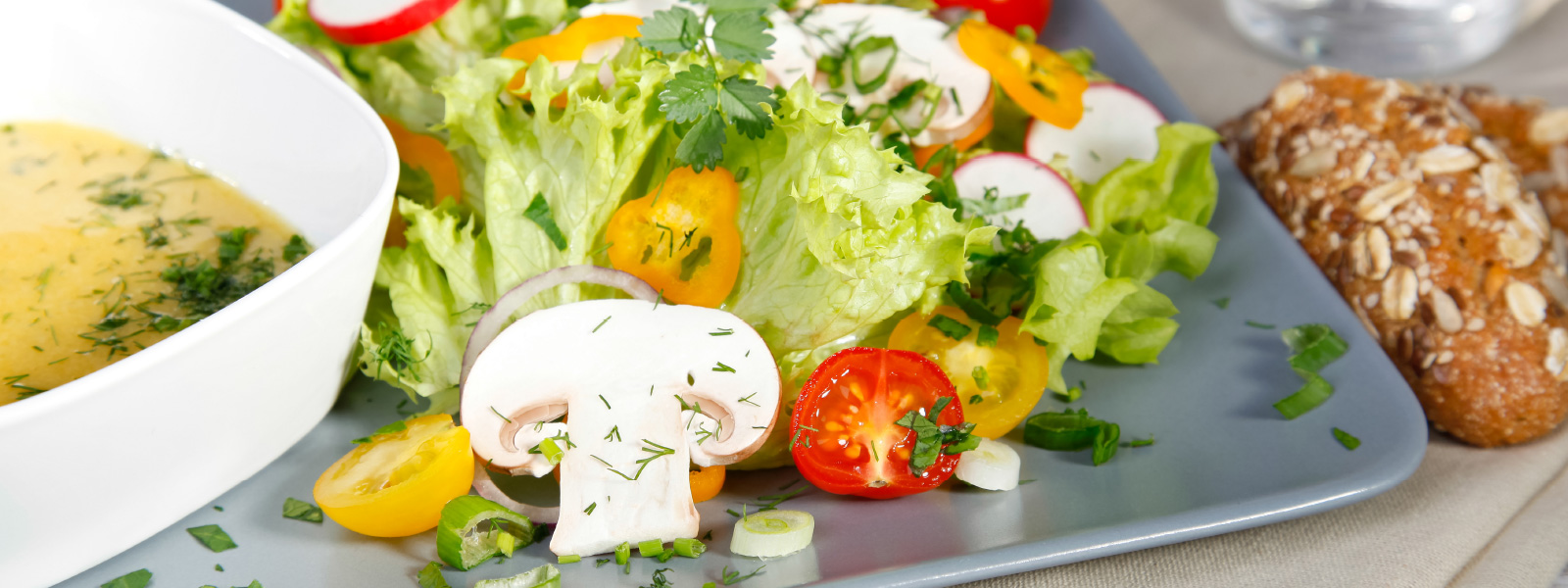 Kräutersalat mit Vinaigrette